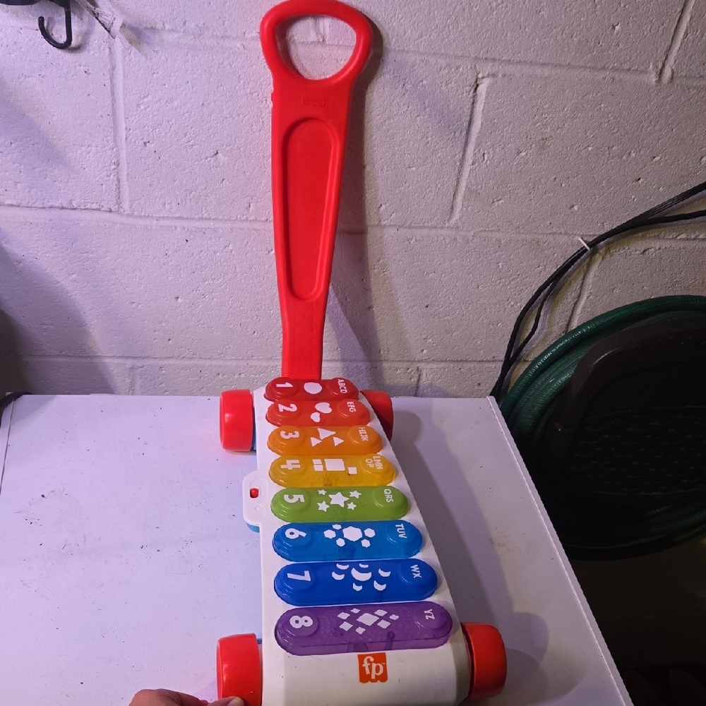 FISHERPRICE LEARNING PULL PIANO